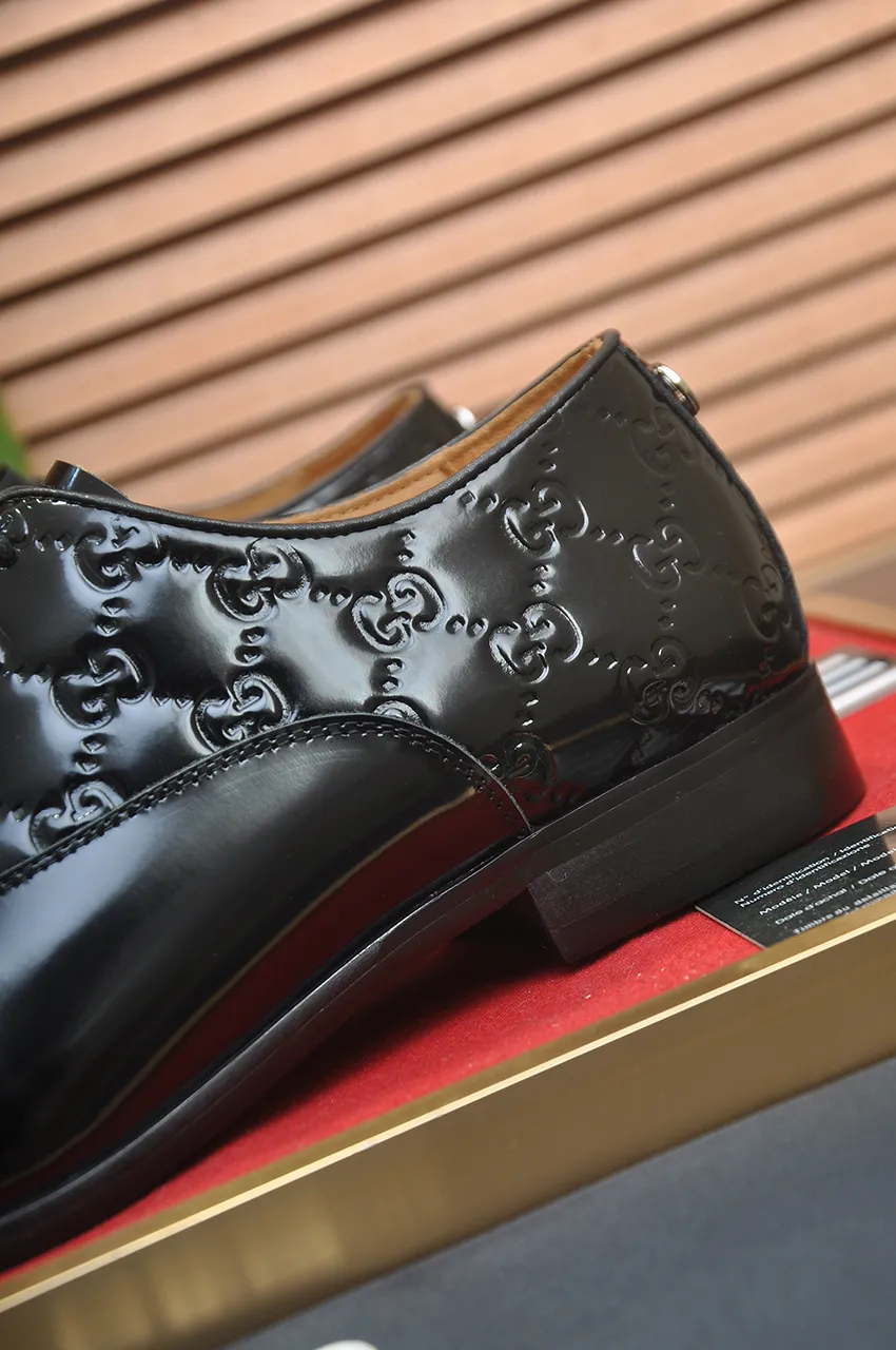 Men's shoes💰500💶Italy's top luxury men's shoe giant (GUCCI) (Gucci) (full cowhide lining) new arrival🍃Original European style🔰 Pleasant to the eye😍In order to make the shoes more durable and non-deformable🌀The production continues to follow traditional methods but there is still no lack of innovation💪Choose original sheepskin for the leather♻️ Smooth and natural And extra bright ⭐Made of imported cowhide, the first choice of rich people 38-45 (45 customized)